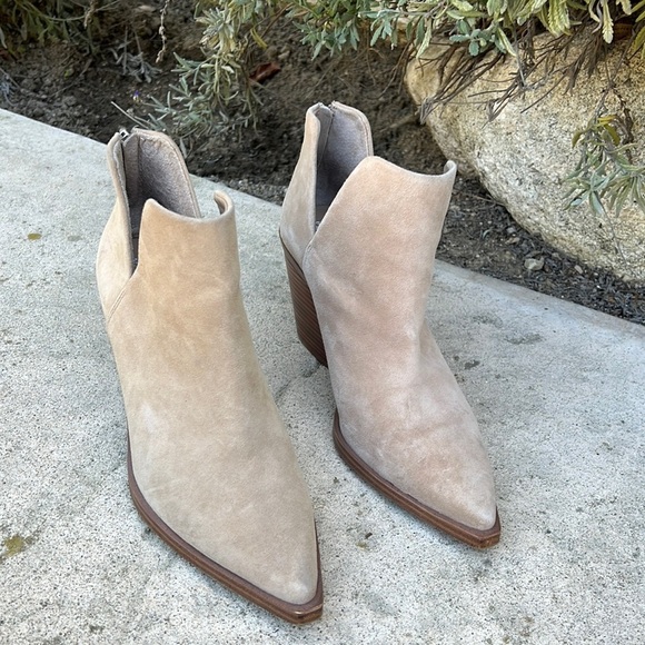 Vince Camuto Gigietta Tan Suede Ankle Heeled Bootie Women's Size 10 - Picture 2 of 11